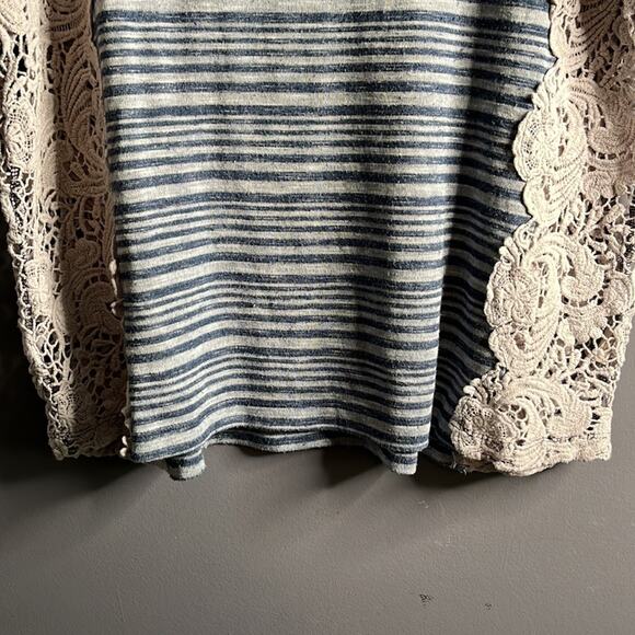 We the Free Blue and White Striped Short Sleeve Shirt Size Size - Picture 4 of 6